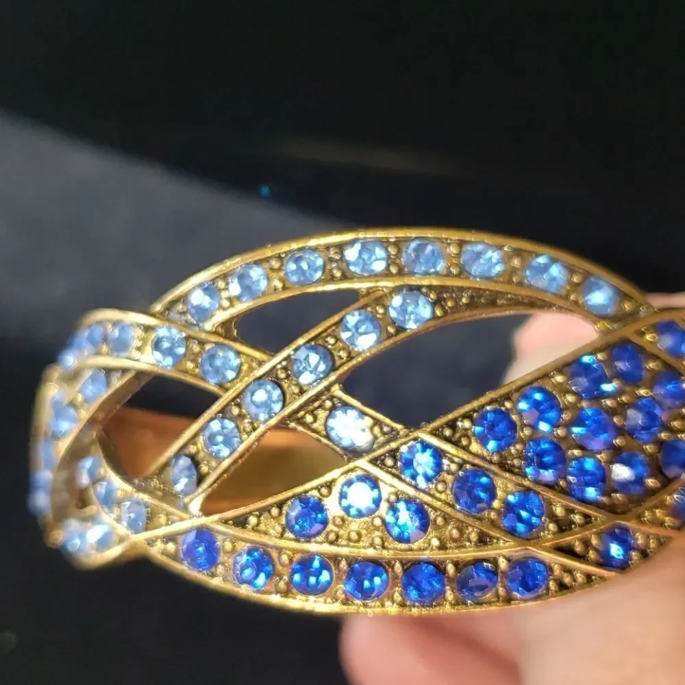 VNTG Goldtone Two-toned Blue Rhinestone Bracelet